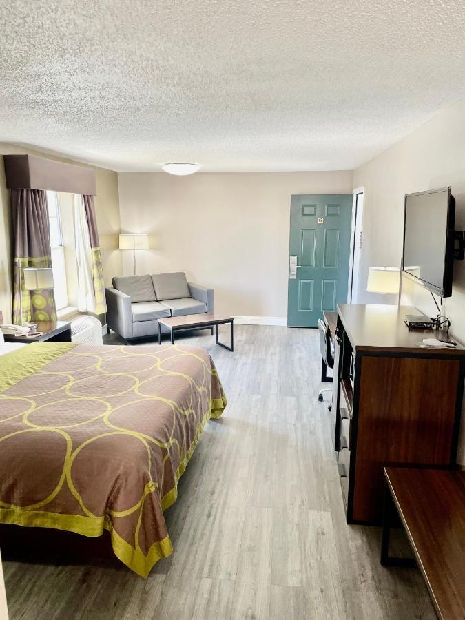 Super 8 By Wyndham Bay St. Louis Motell Exteriör bild
